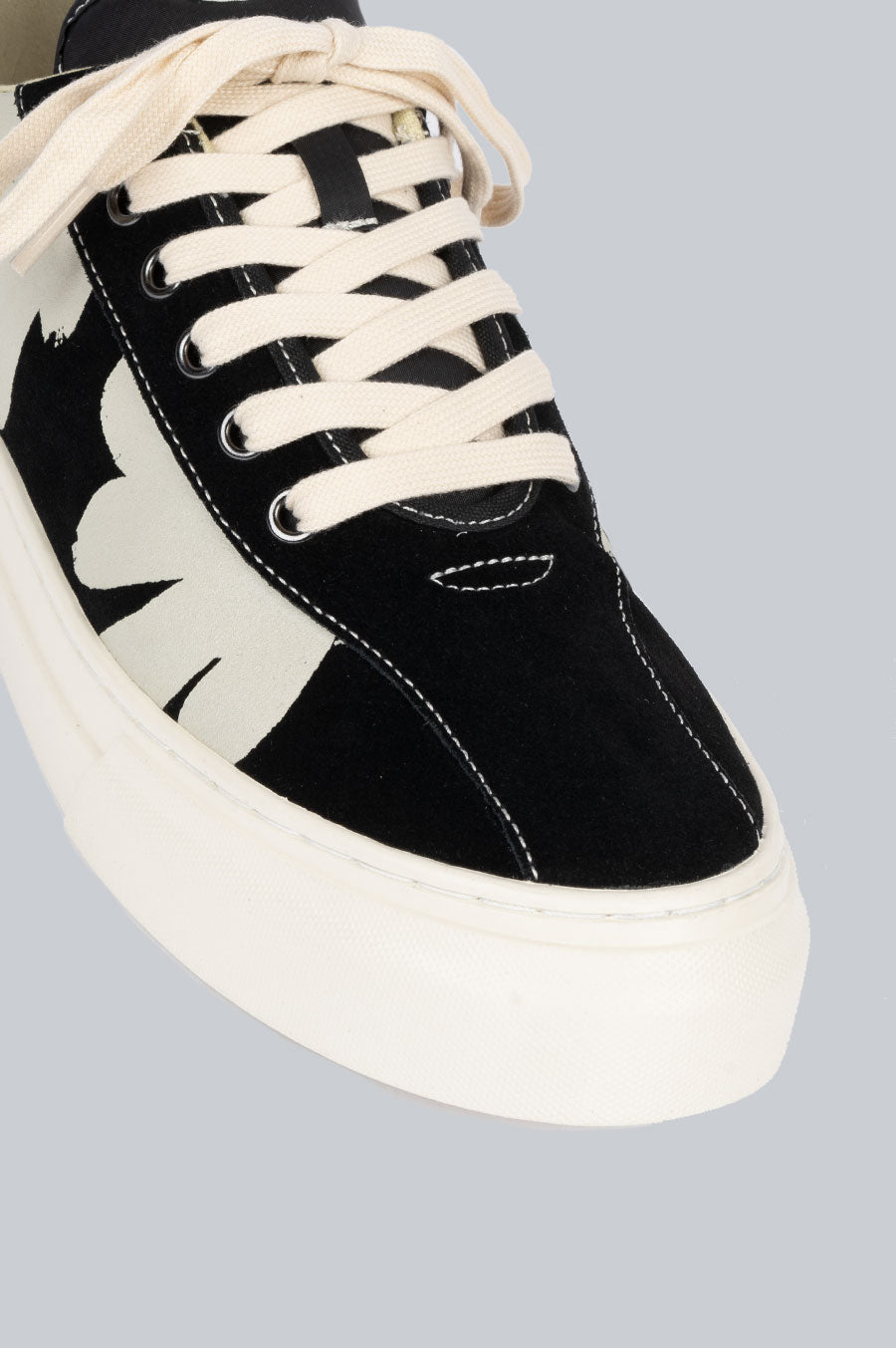 STEPNEY WORKERS CLUB DELLOW CUP SHROOM HANDS SUEDE BLACK WHITE